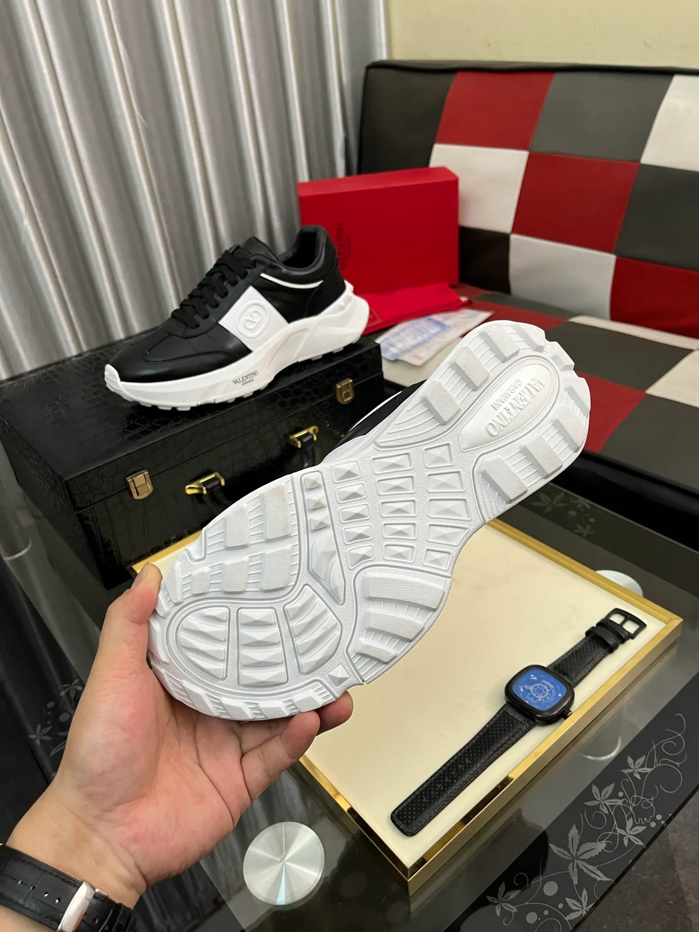 Men's shoes 💰480⌚️⌚️ VALENTINO Valentino's 2024 ss spring and summer new hot casual sports shoes, imported elastic fabric upper ➕The heel is Warren's exclusive rivet shape. The whole is very representative, the combined outsole is really easy to wear and very comfortable on the foot ~ Comes with **4 cm, classic, comfortable and versatile! Size: 38-442️⃣Colors available